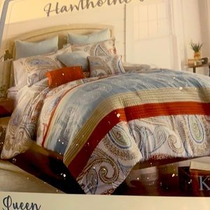 Contemporary queen 👑 bedding 8 pieces